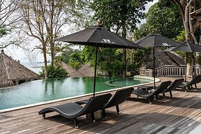 Aana Resort & Spa