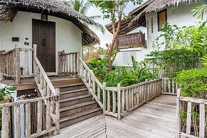 Aana Resort & Spa
