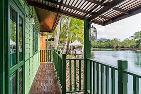 Aana Resort & Spa