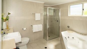Waters Edge Apartment