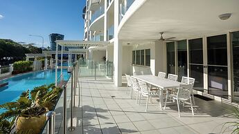 Waters Edge Apartment