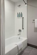 Courtyard by Marriott Hamilton