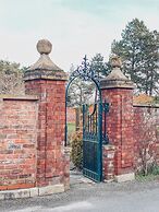 Inglewood Manor