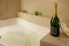 CRU Hotel