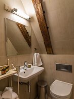 CRU Hotel