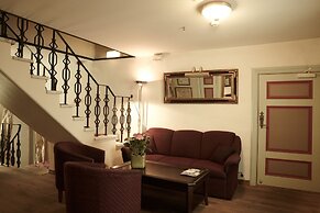 CRU Hotel