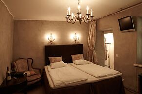 CRU Hotel