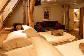 CRU Hotel