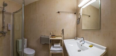 CRU Hotel