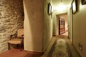 CRU Hotel