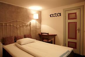 CRU Hotel