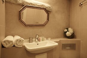 CRU Hotel