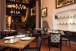 CRU Hotel