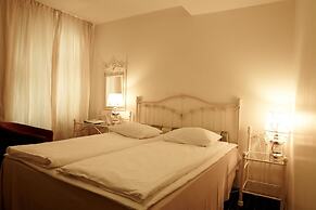 CRU Hotel