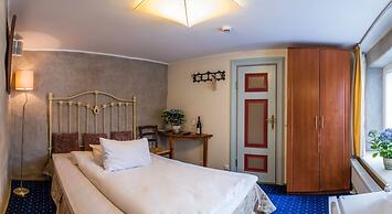 CRU Hotel