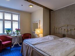 CRU Hotel