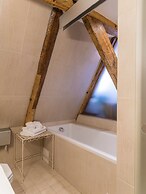 CRU Hotel