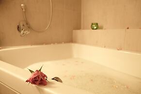CRU Hotel