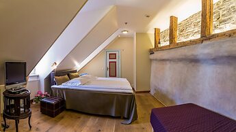 CRU Hotel