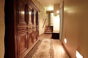 CRU Hotel