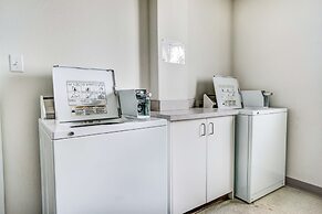Motel 6 Red Deer, AB