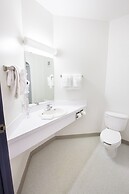 Motel 6 Red Deer, AB