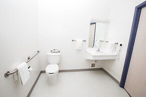 Motel 6 Red Deer, AB