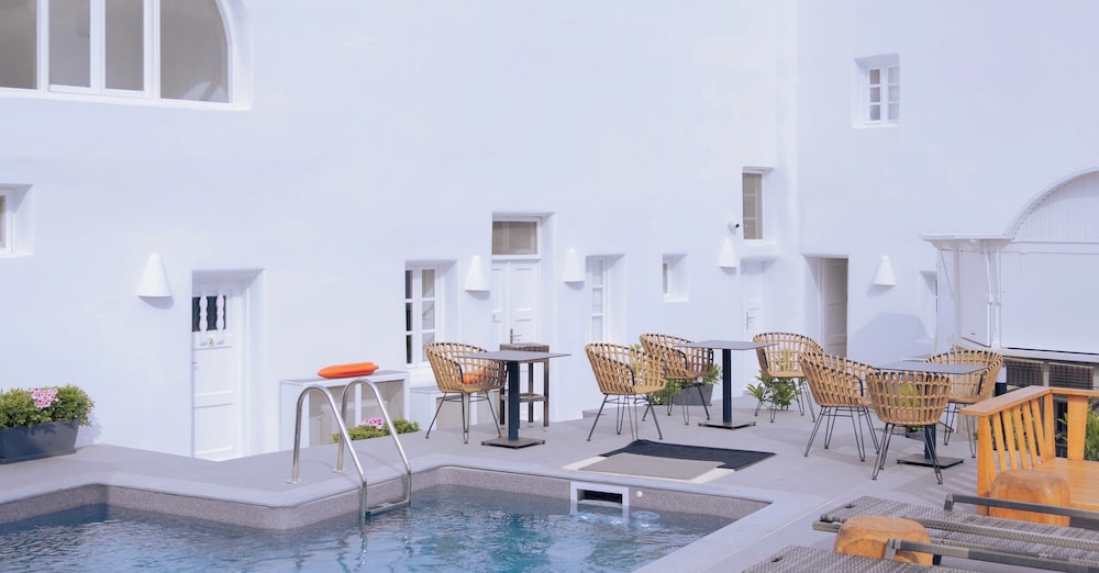 Nomikos Villas