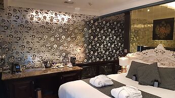 Le Monde Hotel
