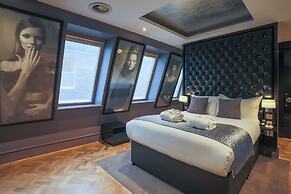 Le Monde Hotel