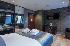 Le Monde Hotel