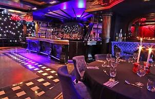 Le Monde Hotel