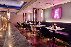 Le Monde Hotel
