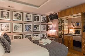 Le Monde Hotel