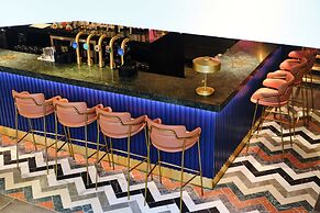 Le Monde Hotel