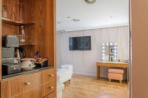 Le Monde Hotel