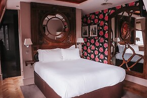 Le Monde Hotel