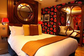 Le Monde Hotel
