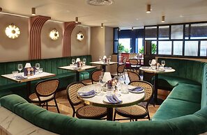 Le Monde Hotel