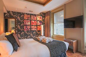 Le Monde Hotel