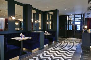 Le Monde Hotel
