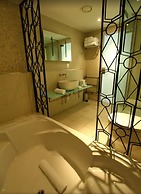 Le Monde Hotel