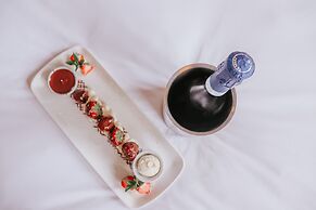 Le Monde Hotel