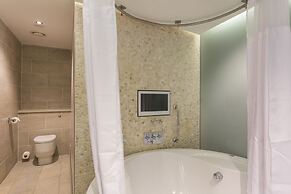 Le Monde Hotel