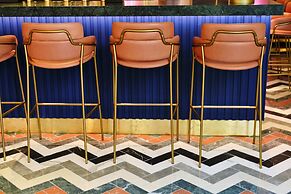 Le Monde Hotel