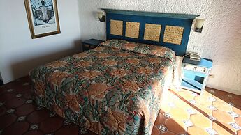 Las Rocas Resort And Spa