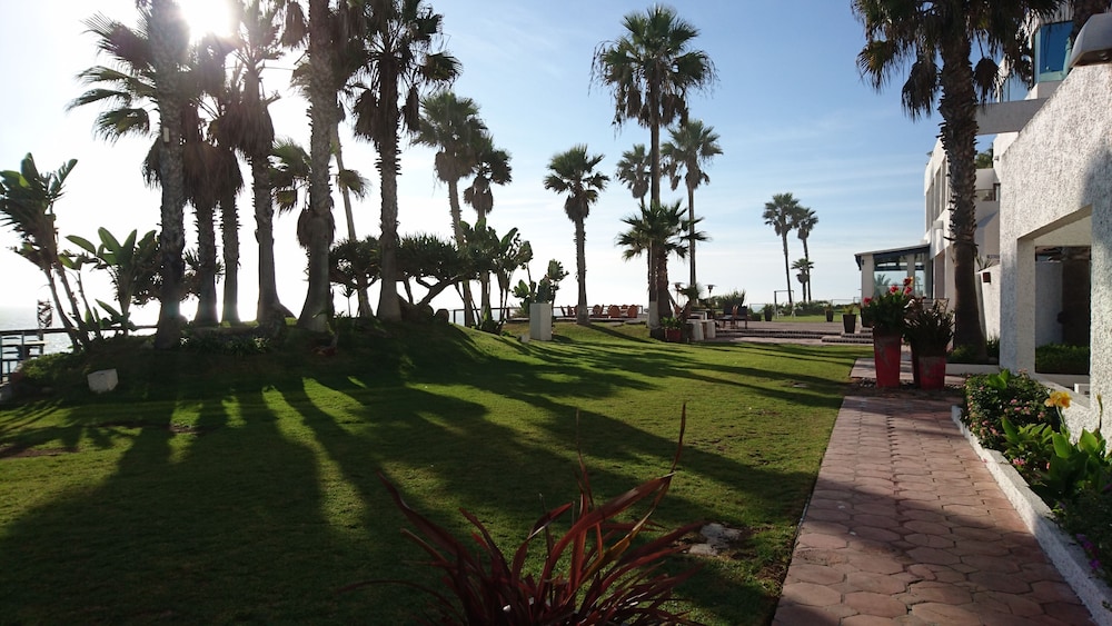 Las Rocas Resort And Spa