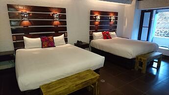Las Rocas Resort And Spa
