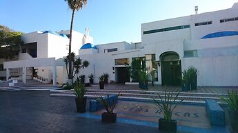 Las Rocas Resort And Spa