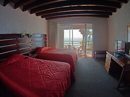 Las Rocas Resort And Spa